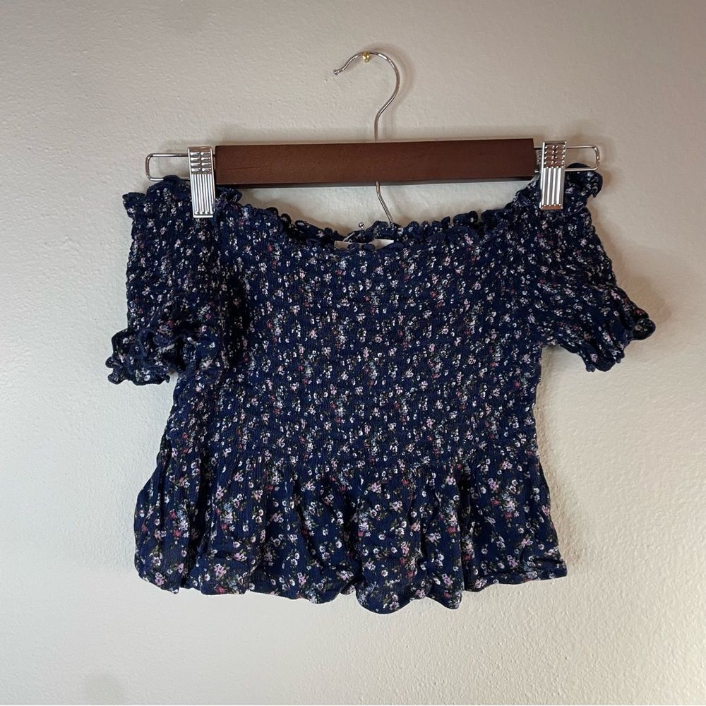 Chloe & Katie Women’s Blue off the shoulder crop top, small Scrunchy & Fitted!